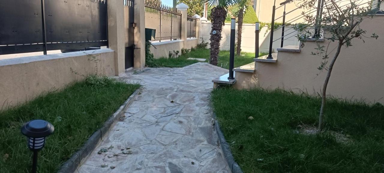 Maison Elegante Et Spacieuse Écouen Екстериор снимка